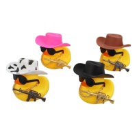 Promotion cadeau jouer maison jouets petit canard en caoutchouc voiture ornements Super Cool Cowboy canard en caoutchouc avec chapeau, lunettes de soleil, pistolets