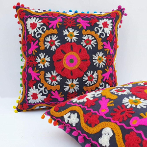 Funda de Cojín Bordada a Mano con Diseño Suzani, Cosida a Mano con Bordado Colorido, Funda de Cojín de Algodón - Product Image 3