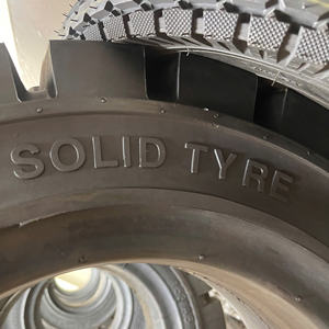 Meilleurs prix d'usine directement du Vietnam, pneus de chariot élévateur solides KUMA KF 503 700-12 de qualité supérieure, norme d'exportation, noirs, 20 pieds - Product Image 4