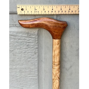 Bastón de madera con acabado natural para personas mayores - Product Image 2