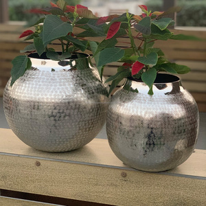 Ensemble de style moderne/3 vases à fleurs en métal finition nickel Jardinière en acier inoxydable de taille personnalisée pour la décoration intérieure Conception élégante de table - Product Image 1