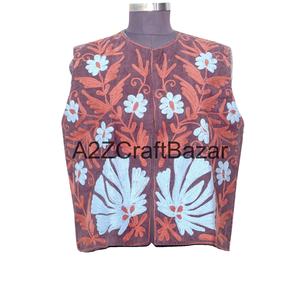 เสื้อกั๊กผู้หญิงทำมือสไตล์อินเดียลายซูซานี เสื้อคลุมแบบดั้งเดิม แจ็คเก็ตซูซานีแบบไม่มีแขน สไตล์โบฮีเมียน ผ้าฝ้าย 100% สำหรับฤดูหนาว พร้อมโลโก้ - Product Image 5