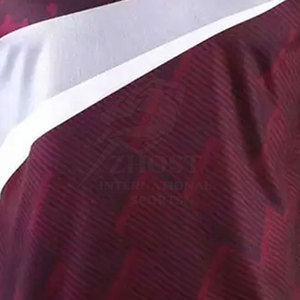 Uniforme de volley-ball conçu en tissu anti-transpiration pour garder les joueurs au frais et au sec pendant les matchs de volley-ball intenses. - Product Image 6