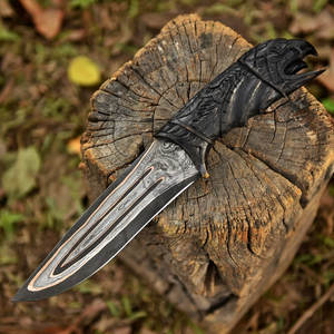 Nouveau Couteau de Chasse et de Survie Haut de Gamme en Acier Damas Cuivré Fait Main, Manche en Bois Gravé Corbeau, Lame Fixe Ambidextre - Product Image 2