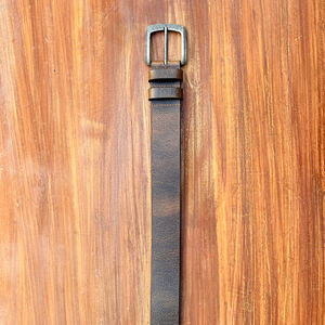 Cinturón Formal de Cuero de Búfalo Perforado con Cera Dura y Acabado Envejecido, Hebilla de Aleación de Zinc Plateada con Acabado Artesanal, Doble Anilla, 35MM - Product Image 5