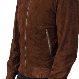 Chaqueta Bomber de Gamuza de Piel de Oveja Marrón Premium con Forro de Poliéster Suave, Cierre de Cremallera, Cuello Varsity y Puños de Punto Acanalado - Product Image 4