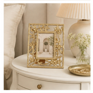 Cadre photo en métal doré antique de luxe, ajouré à motifs floraux, en laiton, pour présentation sur table, décoration intérieure, vente en gros - Product Image 4