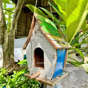 Nichoir pour oiseaux en bois recyclé, fait main, durable, en forme de bateau, couleur bois vieilli, cage à oiseaux originale, pour petits oiseaux d'extérieur - Product Image 1