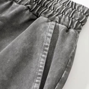 Shorts élégants pour hommes, effet délavé, coupe décontractée, idéal pour la plage et un look décontracté estival. - Product Image 4