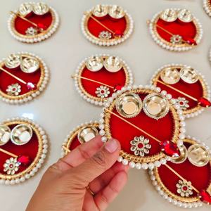 Plato de Metal Hecho a Mano para Roli Chawal, Plato de Kumkum Chawal para Pooja, Festivales y Rituales Indios para Rakhi - Product Image 1