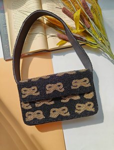 Bolso de mano de satén blanco con cuentas de hojas tropicales y patrón floral para mujer, ideal para fiestas y eventos. - Product Image 4