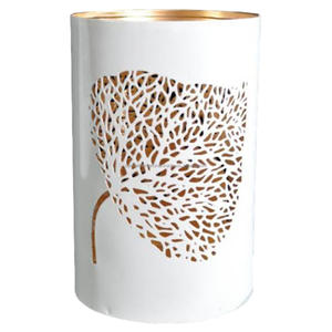 Bougeoirs votifs ronds en fer avec revêtement intérieur en or et extérieur en poudre blanche fini pour l'éclairage de la décoration intérieure - Product Image 4