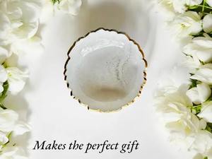 Bol décoratif en résine de luxe avec une finition élégante, idéal pour les tables de fête ou les pièces modernes et minimalistes. - Product Image 2