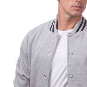 Chaqueta Letterman Urbana Hecha en Pakistán con Tela Suave de Primera Calidad, Corte Informal Relajado, Estilo para Uso Diario - Product Image 4
