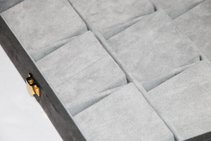 กล่องจัดระเบียบสร้อยคอแบบพิมพ์ลาย 9 ช่องทรงสี่เหลี่ยมผืนผ้า ดีไซน์มุมโค้งมนสไตล์ญี่ปุ่น ขนาด 243x213x50 มม. - Product Image 4