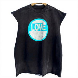 เสื้อยืดแขนกุดผู้ชาย ผ้าฝ้าย ทรงโอเวอร์ไซส์ คอกลม พิมพ์ลาย Love สไตล์ลำลอง พร้อมโลโก้ด้านหน้า พิมพ์ลายสกรีน - Product Image 2
