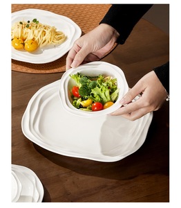 Vajilla de cerámica blanca de diseño ondulado único, estilo escandinavo moderno, textura brillante, libre de BPA, ideal para el hogar, cafetería o como regalo. - Product Image 6