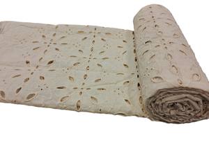 Proveedor Indio de Tela Ligera y Transpirable de Algodón Blanco de Lujo con Bordado Schiffli para Confección de Blusas y Vestidos para Niñas - Product Image 3