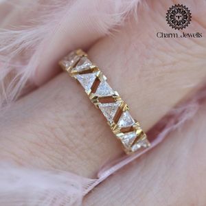 แหวนหมั้นผู้หญิง Charm_Jewells เงินแท้ทรงสามเหลี่ยมประดับเพชรโมอิสซาไนต์ทรงเรขาคณิต ตัวเรือนแบบหนามเตย รับรองโดย IGI สไตล์คลาสสิก น้ำหนัก 3 กรัม - Product Image 1
