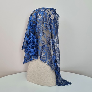Mantilla de Encaje Jacquard Francés con Diseño Floral Azul Rey para Misa Católica - Product Image 3