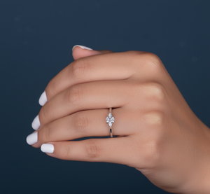 Anillo de Compromiso con Diamante Cultivado en Laboratorio de 0.53CT, Tres Piedras, VVS2, Certificado IGI, Oro Blanco de 14K, Bañado en Rodio, Anillo de Boda, Venta al Por Mayor - Product Image 6