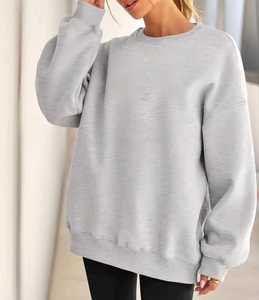 เสื้อสเวตเชิ้ตคอกลมดีไซน์เรียบง่าย สวมใส่สบายด้วยเนื้อผ้านุ่ม ให้ความสบายตลอดวัน เหมาะสำหรับการสวมใส่แบบลำลองในทุกโอกาส - Product Image 4