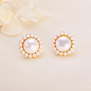 Pendientes de Perlas de Agua Dulce de Zhuji, Nuevos, Sencillos y Modernos, con un Solo Aro con Incrustaciones de Flores, Chapados en Oro sobre Cobre - Product Image 4