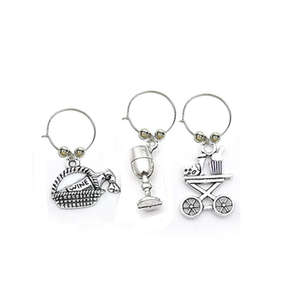 Juego de regalo de lujo de marcadores decorativos y dijes de identificación para copas de vino navideñas, ideal para una elegante fiesta navideña. - Product Image 4