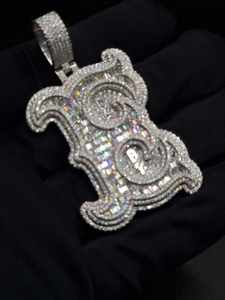 Pendentif personnalisé lettre B serti de diamants, finition or blanc avec accents en spirale et collier en moissanite taille baguette - Product Image 5