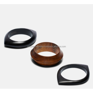 Brazaletes de madera Verona Luxe | Diseño atemporal elegante en madera pulida natural para mujeres versátiles Joyería de moda - Product Image 3