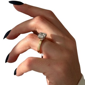 Anillo de compromiso premium con diamante de laboratorio de 3 quilates con corte Asscher y banda de cigarro de 3 mm - Product Image 6
