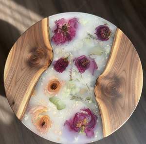 Mesa de Centro de Resina TIMELESS CRAFT con Flores Prensadas, Mesa Auxiliar de Nogal con Borde Natural, Epoxi Floral, Inspirada en la Naturaleza, Hecha a Mano, Ecológica - Product Image 2