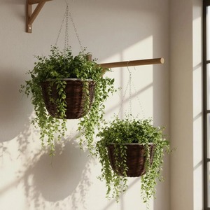 Maceta Colgante de Ratán para Plantas Verdes de Interior, Estilo Rústico, con Cadena y Soporte de Varilla de Madera, Decorativa - Product Image 1