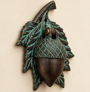 Timbre para Puerta con Diseño de Hoja de Roble y Placa Trasera Texturizada con Acabado Verdigris, Herraje Decorativo Inspirado en la Naturaleza - Product Image 2