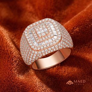Anillo de Boda para Hombre Chapado en Oro Rosa con Moissanita de Corte Baguette y Engaste de Garras, Estilo Iced Hip Hop, Joyería de Lujo y Moda, Regalo - Product Image 5
