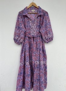 Vestido Maxi de Algodón con Estampado Floral de Lavanda para Mujer, con Cuello y Mangas Abullonadas, Venta al Por Mayor - Product Image 4