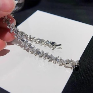 Bracelet en moissanite, bijou raffiné, cadeau idéal pour un anniversaire, un mariage. Disponible au prix export. - Product Image 2