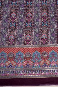 Tissu imprimé à rayures florales violettes avec bordure décorative pour la confection de robes Kurti, tissu pour vêtements ethniques. - Product Image 3