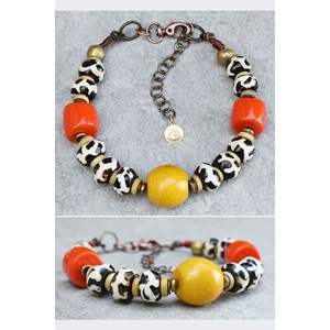 Collier en résine et bois de style ethnique moderne fait main, accessoire de mode - Product Image 3