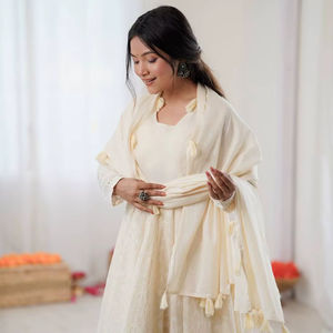 New Sea Green Lanzamiento Nuevo diseñador Party Wear Look Heavy Bordado Secuencia Trabajo con Faux Georgette con bordado de cuatro lados - Product Image 1