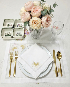 Juegos de Manteles Individuales y Servilletas Bordados a Mano con Diseño de Sol Dorado, 100% Algodón, Lavables, para Bodas y Eventos en el Hogar - Product Image 4