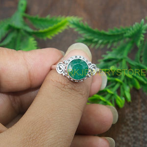 Anillo de Esmeralda Natural con Plata de Ley 925, Anillo de Diseño Hecho a Mano con Esmeralda Redonda en Cabujón, Joyería Elegante para Mujer - Product Image 4