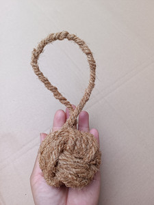Pelota de Cuerda de Cáñamo Natural con Asa de Lazo, Juguete Ecológico para Perros, Resistente para Jugar a Jalar y Masticar, Limpia los Dientes Diariamente, de Vietnam - Product Image 1