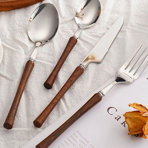 Juego de cubiertos modernos de acero inoxidable con mango de madera, ideal para decoración de mesa y artículos esenciales de cocina, con etiquetado privado. - Product Image 1