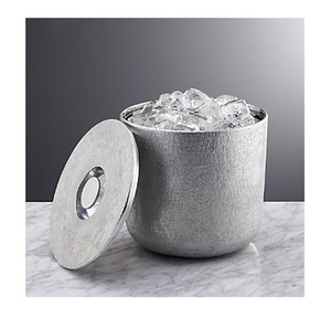 Cubo de Hielo Plateado Texturizado Moderno con Tapa – Cubo de Hielo para Cócteles de Aluminio Cepillado Aislado – Enfriador de Bebidas Metálico Minimalista - Product Image 2