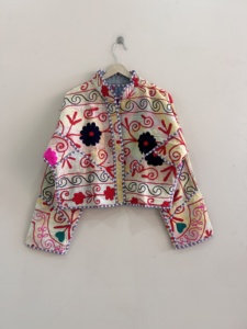 Chaqueta Kantha vintage Suzani hecha a mano, única en su tipo, estilo bohemio hippie, ropa de calle. - Product Image 5