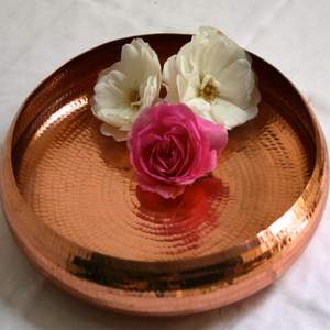 Urli Diya de qualité supérieure en forme de paon avec bol central pour les cérémonies religieuses, les festivals et la décoration intérieure, fabriqué en Inde - Product Image 4