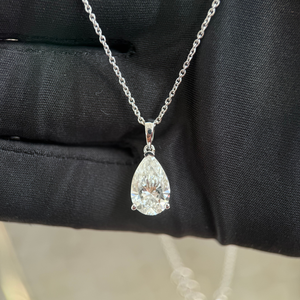 Colgante de Diamante Brillante en Forma de Pera de 2.50ct, Certificado por IGI, Oro Blanco de 14K, Joyería Fina - Product Image 4