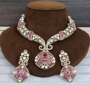 Ensemble de colliers de qualité supérieure, look royal, collier traditionnel indien avec de magnifiques boucles d'oreilles, parfait pour les mariages, les tenues de soirée - Product Image 3