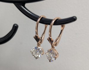 Pendientes de Oro Blanco/Amarillo/Rosa de 14K con Moissanita de Corte Brillante de 2.90 Ct, Diseño Vintage Colgante, Certificados, para Bodas y Fiestas - Product Image 2